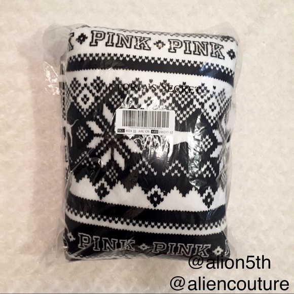 VS Pink Lux Sherpa Blanket—Limited Edition! - Picture 3 of 8